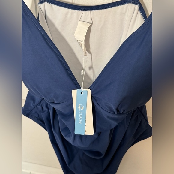 CUPSHE Women's One Piece Swimsuit Tummy Control Plunging V Neck Bathing Suit - Picture 6 of 10